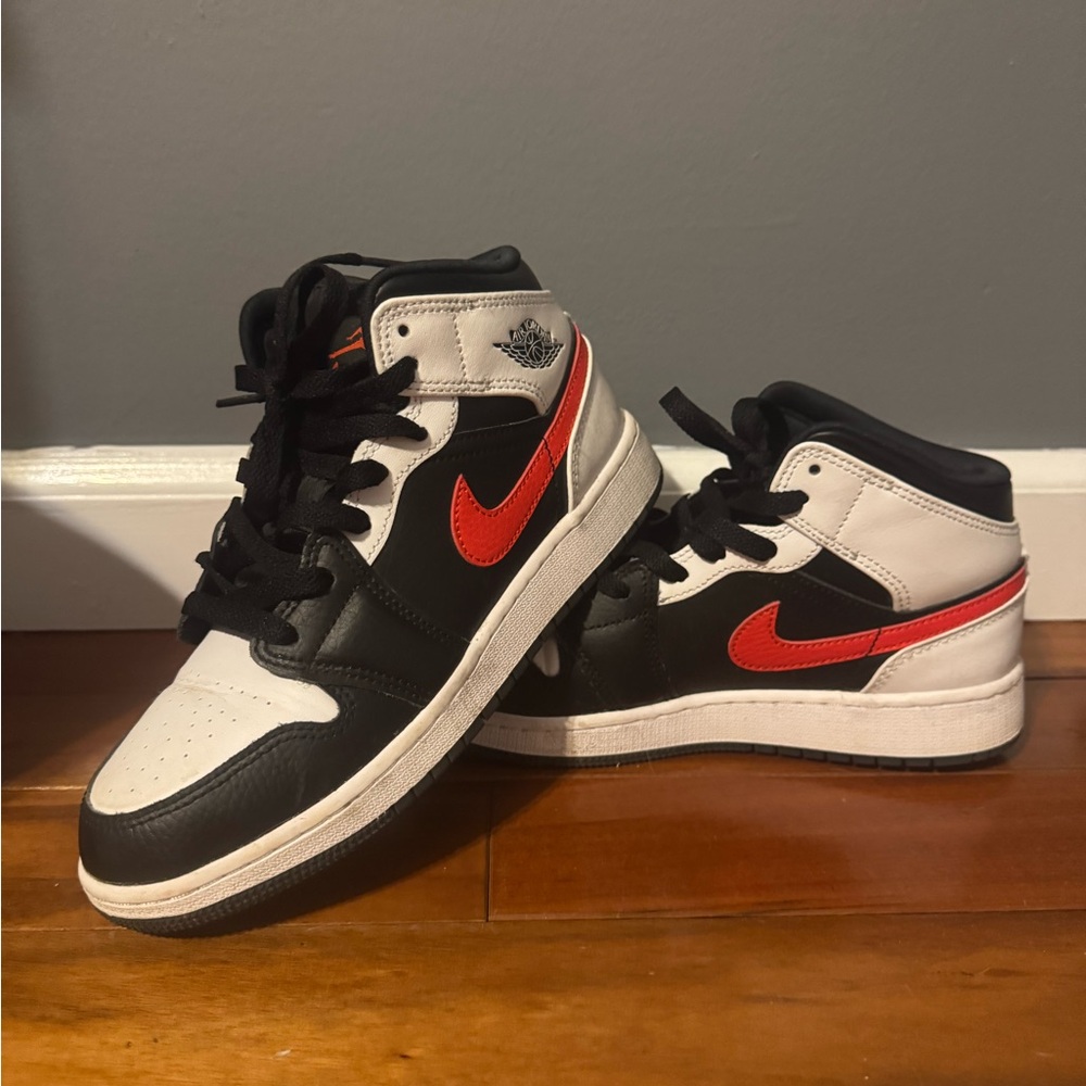 Nike Kids Black and White Sneakers with Red Accents.     Nike Air Force 1